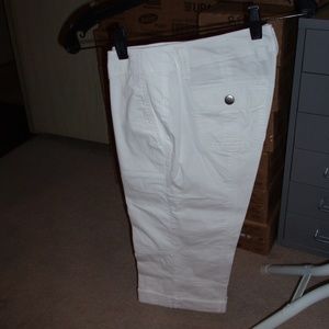 Apt. 9 White Capri Pants Size 2P